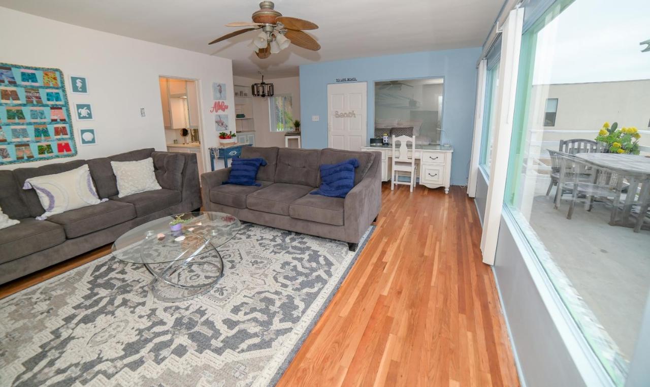 Beachfront Cottage Upper Unit Oceanside Exterior photo